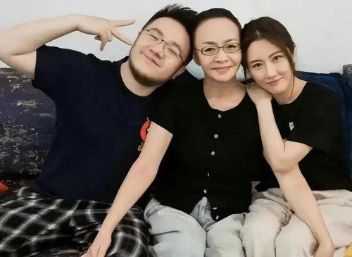 娱乐八卦类吃瓜直播,娱乐圈幕后故事，吃瓜群众狂欢盛宴！